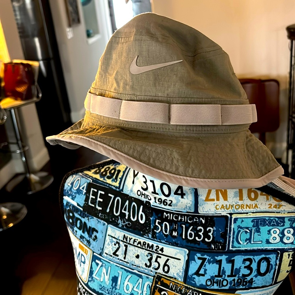 Nike bucket hat